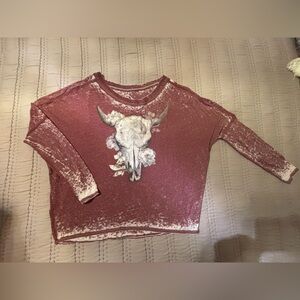 Chaser Women’s Long Sleeve Shirt With Cow Skull Design Size M